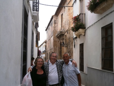 Strolling the Jewish Quarter of Cordoba with our new British friends, Ruth and Mike Steele