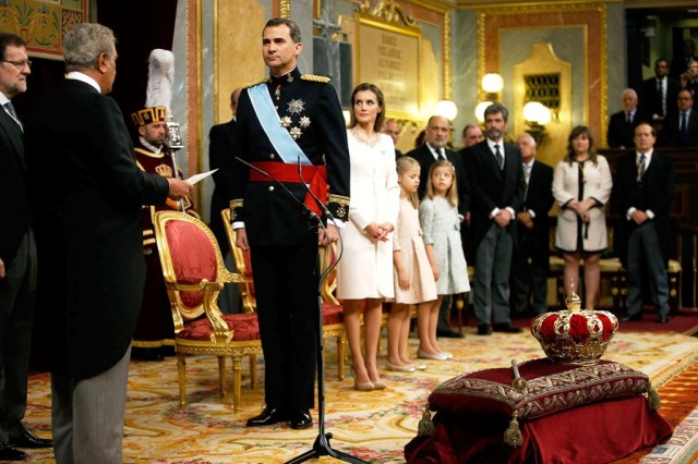 The crown is transferred to Felipe VI of Spain on June 19, 2014.  His wife, Letizia and his two daughters stand before the Congress of Deputies for the ceremony. Photo credit: Reuters